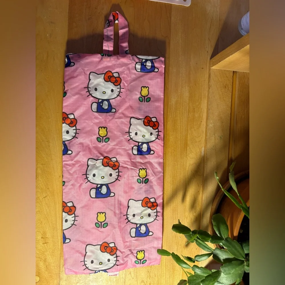 BAGGU Pink Hello Kitty Pouch - Picture 2 of 4